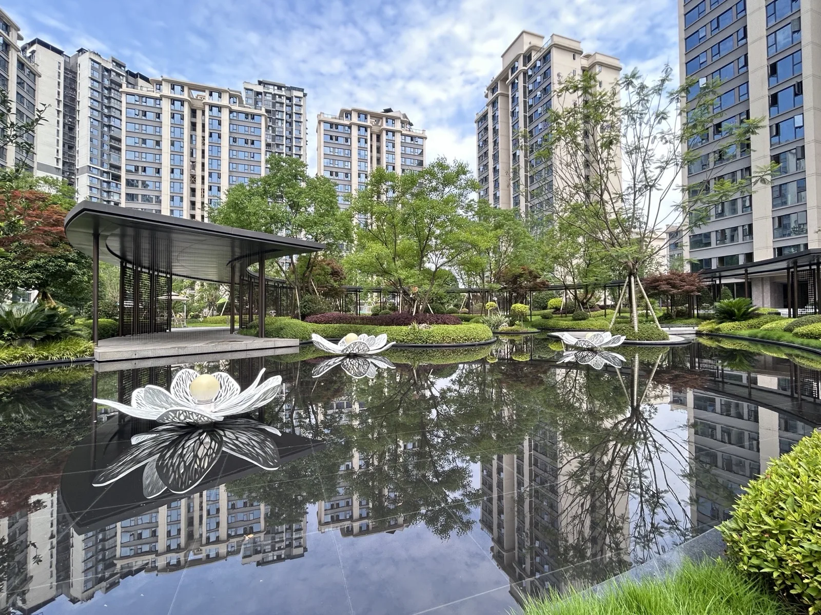 中庭镜面水景全景实拍