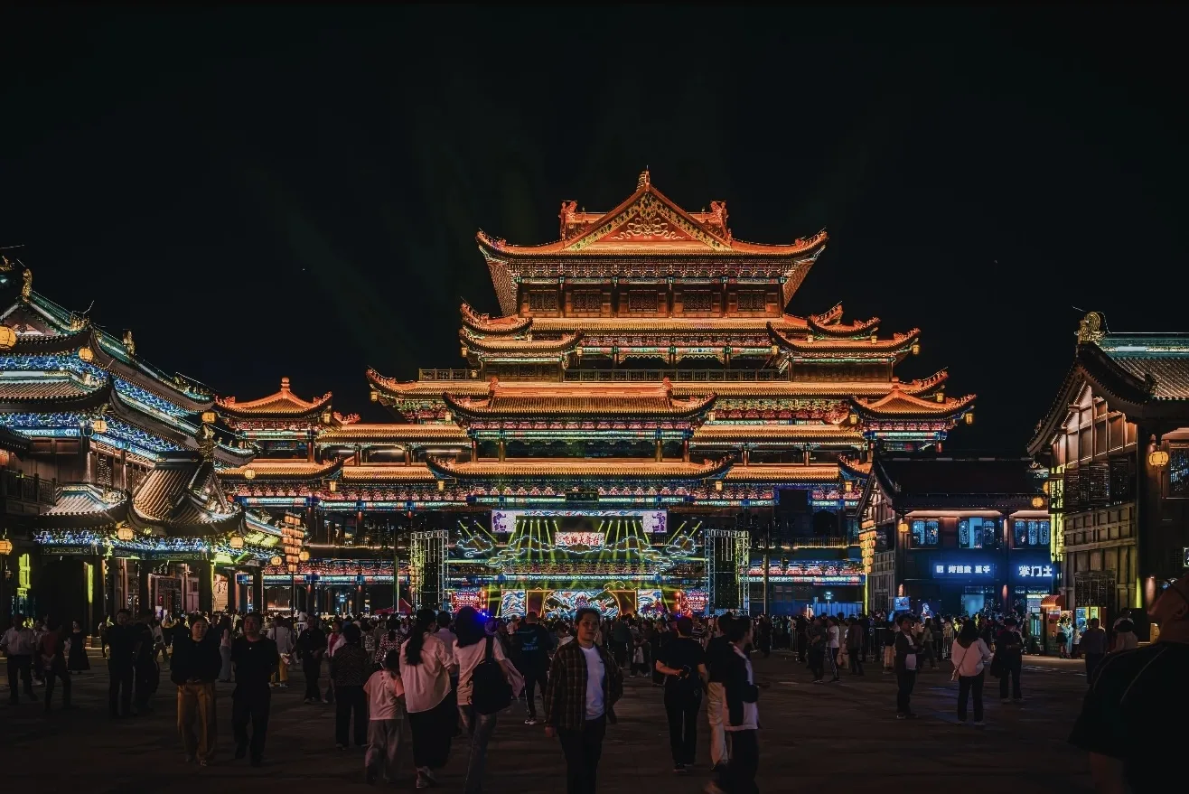 曲艺百花园仿古建筑夜景正面实拍